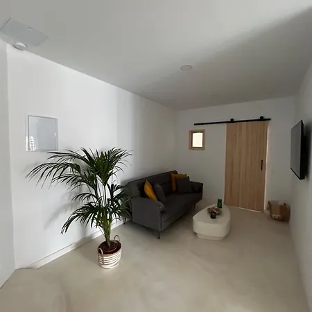 Kira Apartment