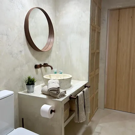 Kira Apartment
